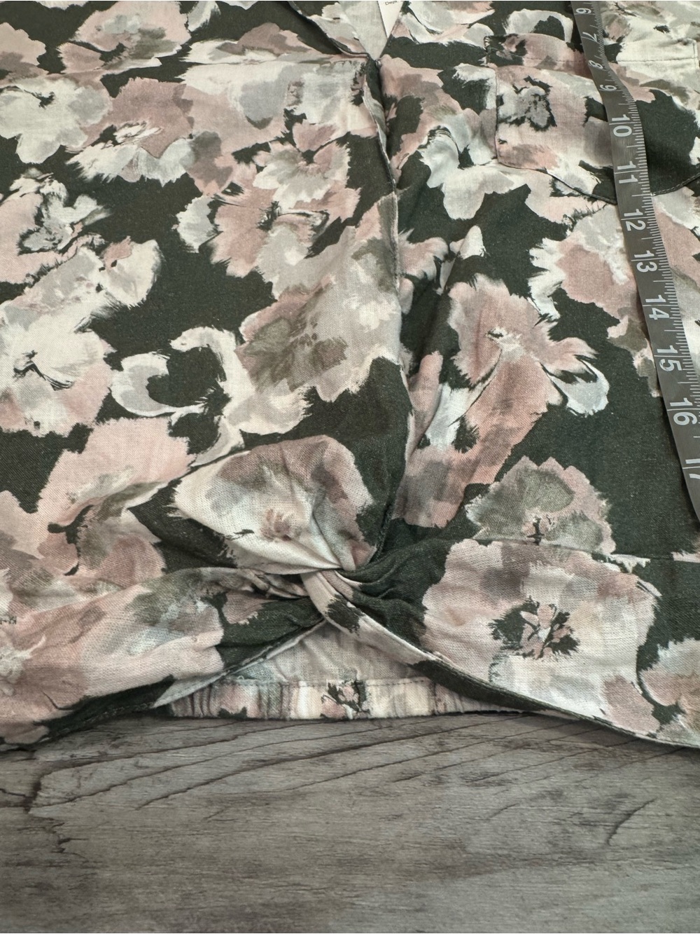Nwt Kut from the Kloth Olive and Blush Floral Button-Front Short Sleeve Top - Picture 6 of 10